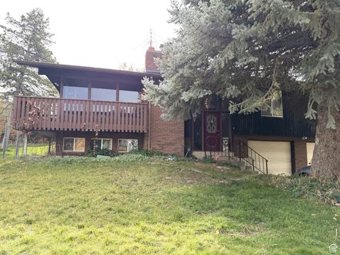 Photo of 690 FREEDOM DR, North Salt Lake, UT 84054 (MLS # 2119557) Photo of 690 FREEDOM DR, North Salt Lake, UT 84054 (MLS # 2119557)