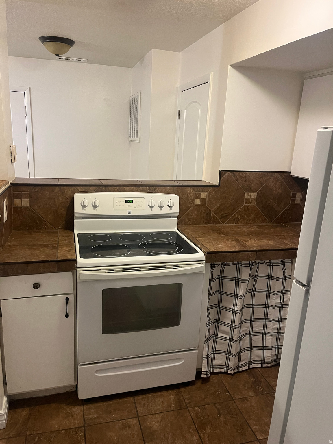 MILLSTONE MANOR - Residential
