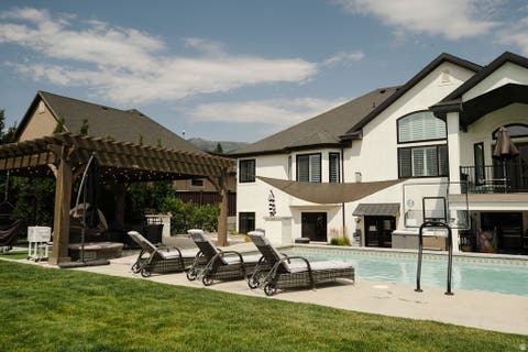 Tiny photo for 924 S COUNTRY LN, Farmington, UT 84025 (MLS # 2172078)