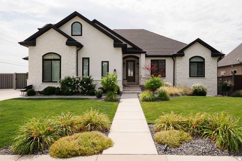 Tiny photo for 924 S COUNTRY LN, Farmington, UT 84025 (MLS # 2172078)