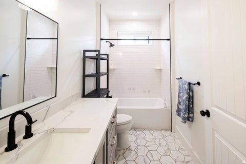 Tiny photo for 924 S COUNTRY LN, Farmington, UT 84025 (MLS # 2172078)