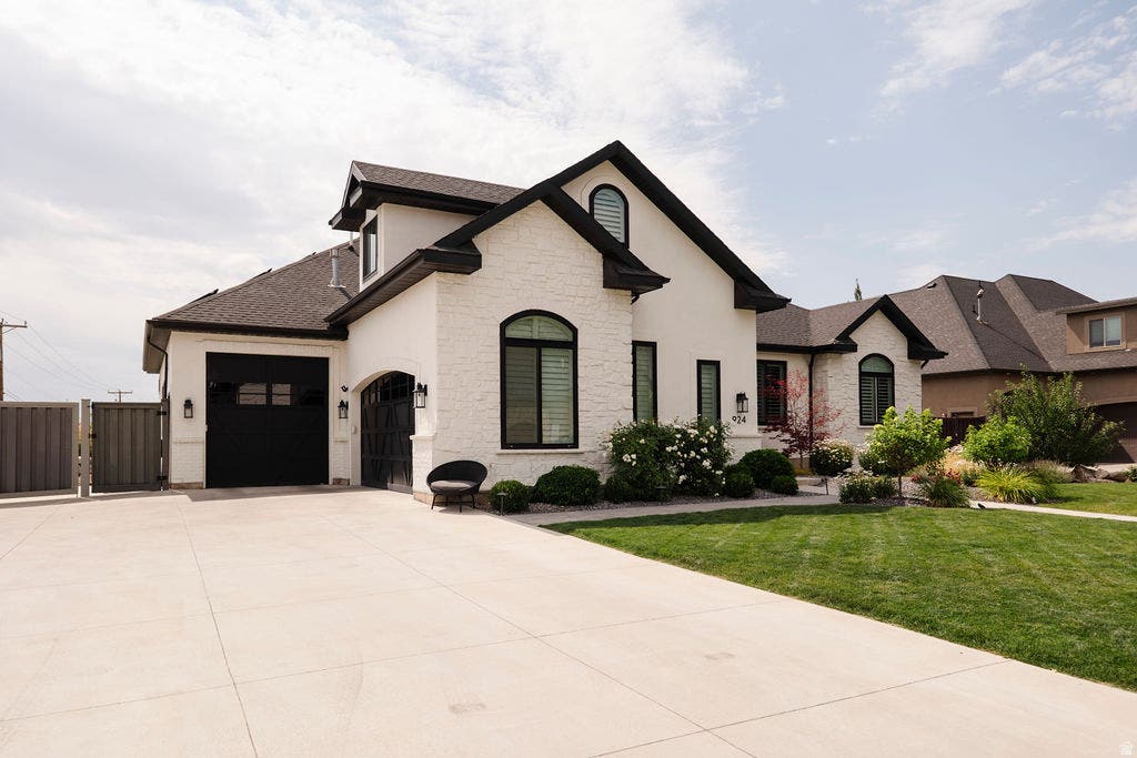 Photo of 924 S COUNTRY LN, Farmington, UT 84025 (MLS # 2172078)