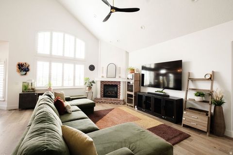 Tiny photo for 924 S COUNTRY LN, Farmington, UT 84025 (MLS # 2172078)