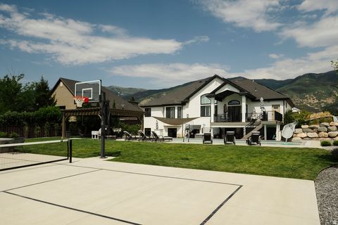 Tiny photo for 924 S COUNTRY LN, Farmington, UT 84025 (MLS # 2172078)
