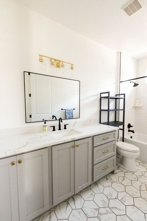 Tiny photo for 924 S COUNTRY LN, Farmington, UT 84025 (MLS # 2172078)