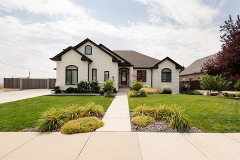 Tiny photo for 924 S COUNTRY LN, Farmington, UT 84025 (MLS # 2172078)
