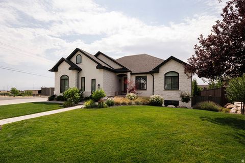 Tiny photo for 924 S COUNTRY LN, Farmington, UT 84025 (MLS # 2172078)
