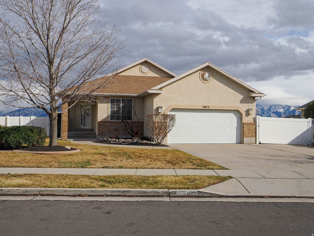 Photo of 5975 S RIDGE FLOWER WAY W, Salt Lake City, UT 84118 (MLS # 2138065)