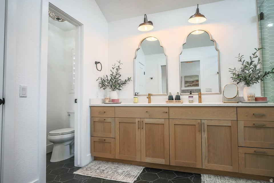 BLOOMINGTON HILLS - Residential