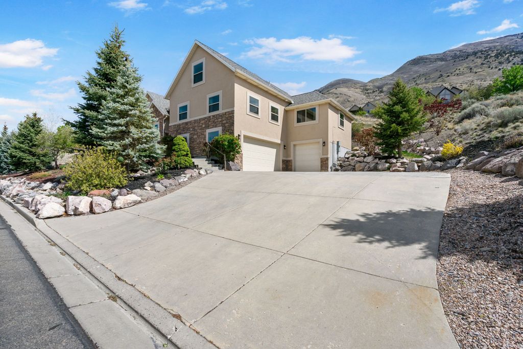 Photo of 9476 N AVANYU DR, Cedar Hills, UT 84062 (MLS # 2150886)