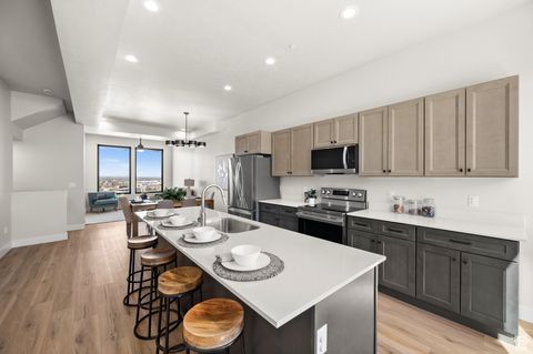 Photo of 283 E ENDURANCE CIR, Draper, UT 84020 (MLS # 2117009)