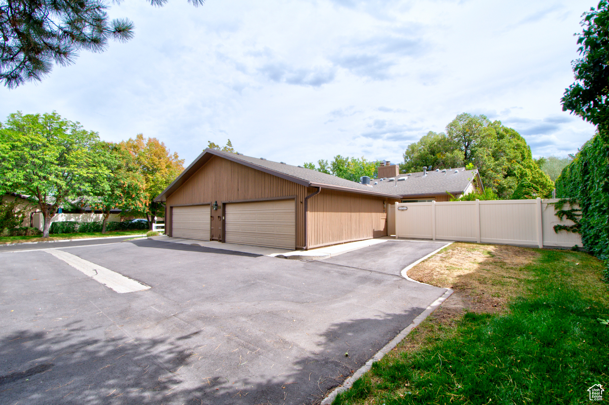 BROOKSTONE - Residential