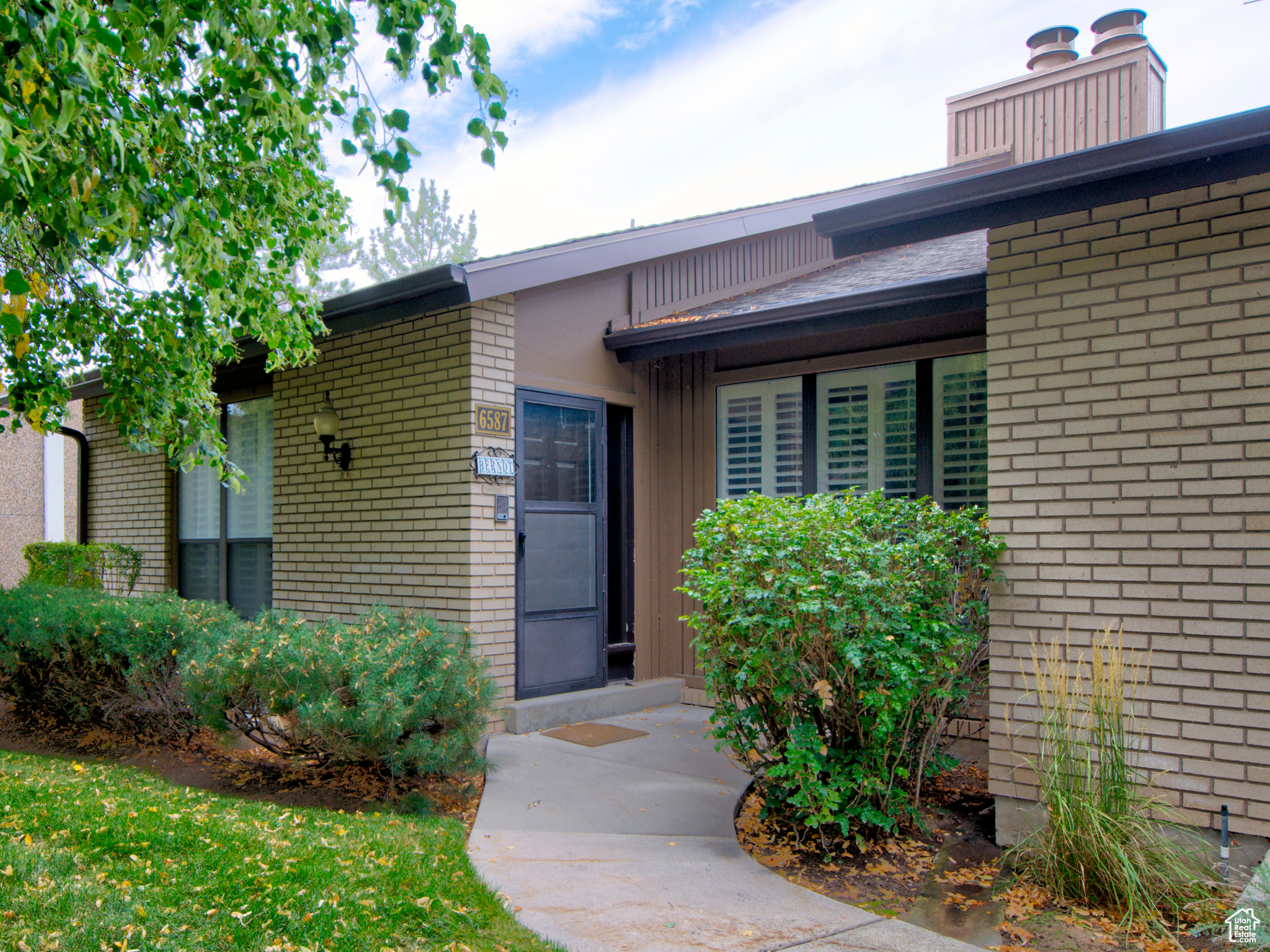 BROOKSTONE - Residential