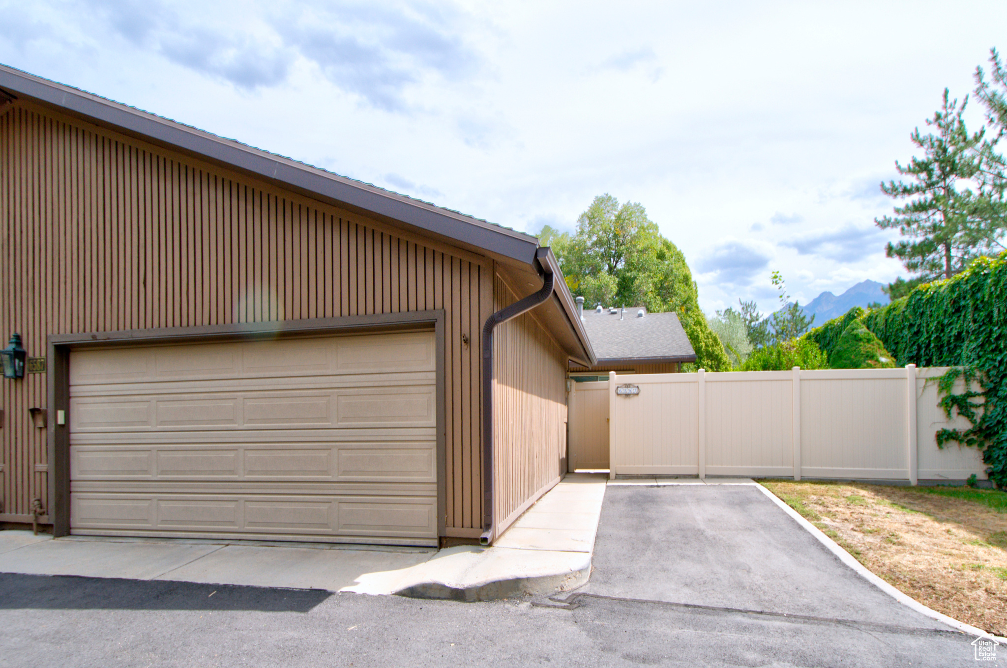 BROOKSTONE - Residential
