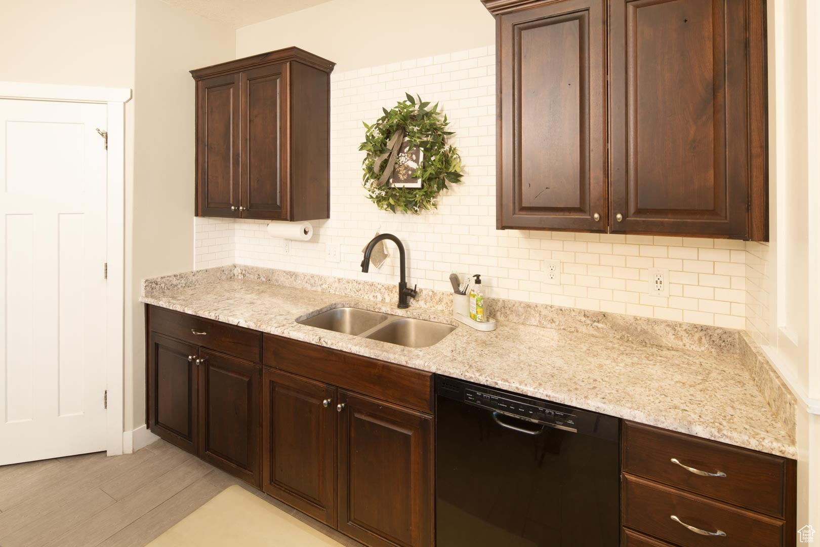 8114 N Rock Creek Cove Ln, Eagle Mountain, Utah image 4