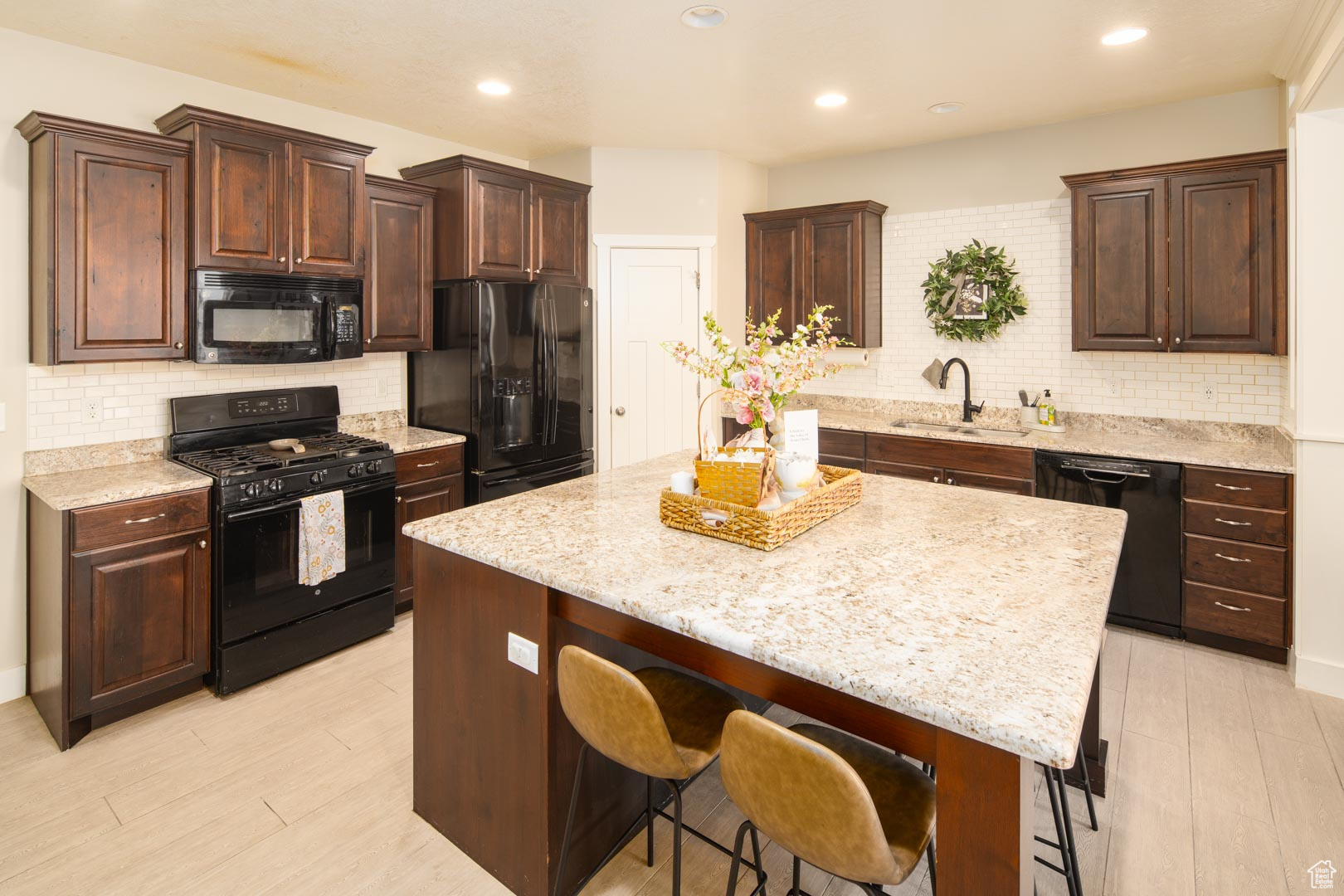 8114 N Rock Creek Cove Ln, Eagle Mountain, Utah image 3