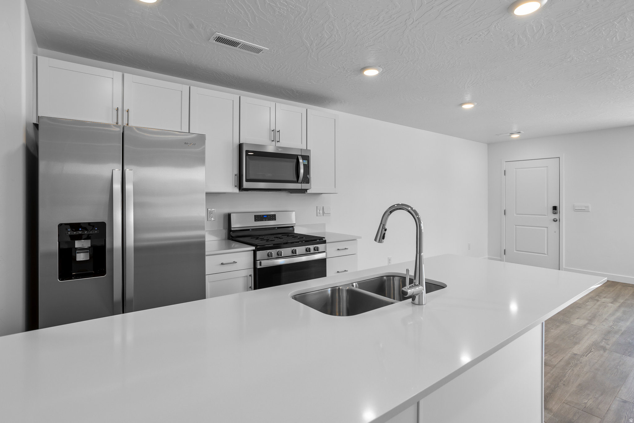 LAVENDER CANYON IN LONG VALLEY - Residential