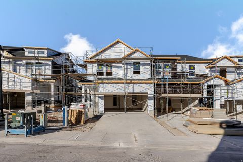 Photo of 1526 W BANNER DR #816, Saratoga Springs, UT 84045 (MLS # 2130284)