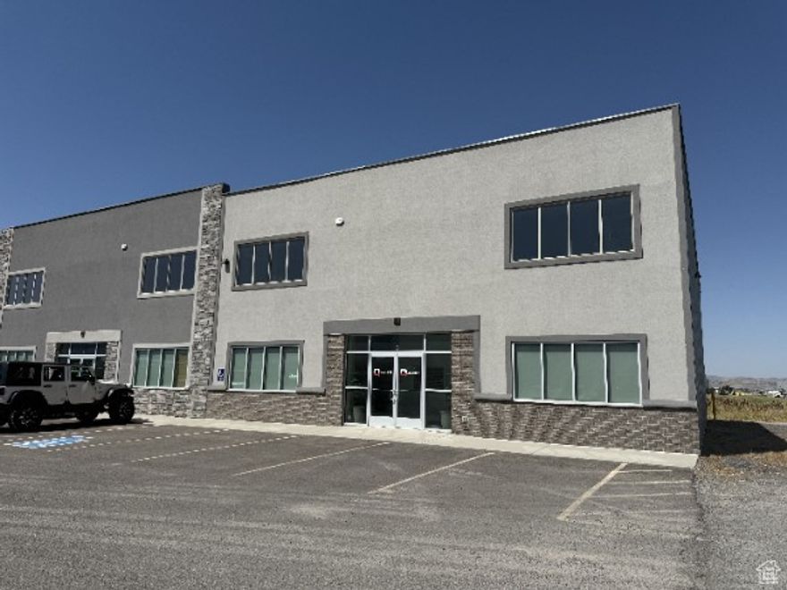 Great location with over 30,000 vehicles passing each day. Office space is 1,950 sq ft and warehouse sq ft is 1,050. Warehouse ceilings about 23"