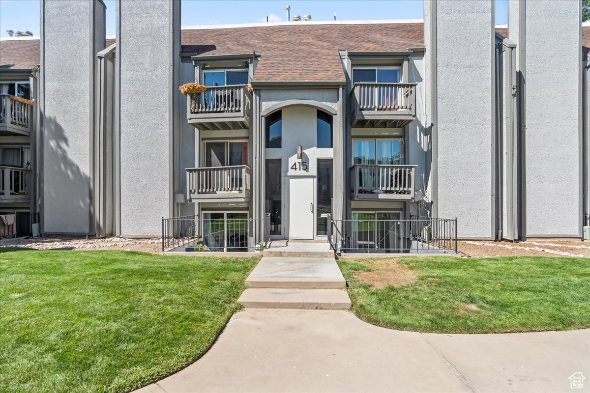 Recently updated with stylish finishes, this move-in ready 2-bedroom condo blends modern comfort with an unbeatable central Murray location. Enjoy the rare convenience of in-unit laundry, a private patio that opens directly to the pool, and your own covered parking spot. This home truly checks all the boxes!