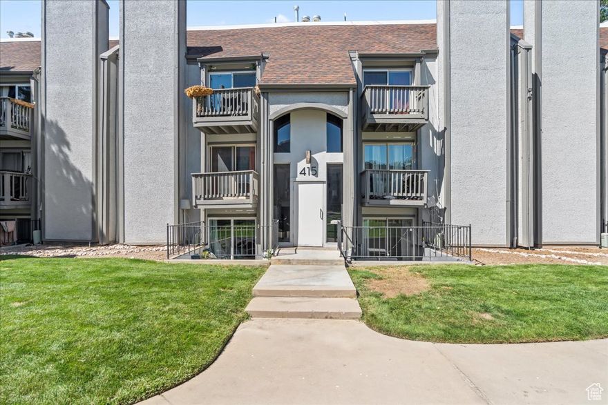 Recently updated with stylish finishes, this move-in ready 2-bedroom condo blends modern comfort with an unbeatable central Murray location. Enjoy the rare convenience of in-unit laundry, a private patio that opens directly to the pool, and your own covered parking spot. This home truly checks all the boxes!