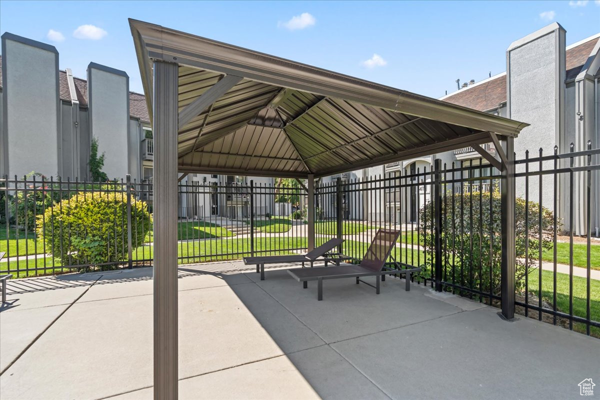 WILLOWBROOK - Residential