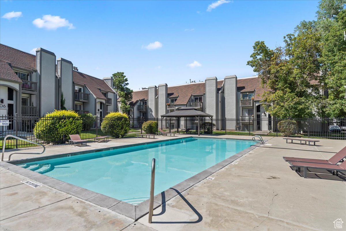 WILLOWBROOK - Residential