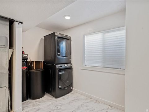 Tiny photo for 943 W 60 N, Layton, UT 84041 (MLS # 2124898)