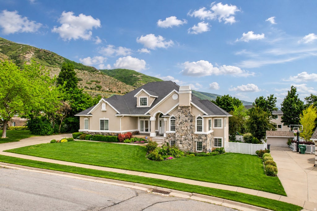 Photo of 1581 E OLD LAKE LN S, Fruit Heights, UT 84037 (MLS # 2186291)