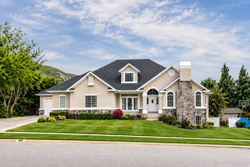 Photo of 1581 E OLD LAKE LN S, Fruit Heights, UT 84037 (MLS # 2186291)
