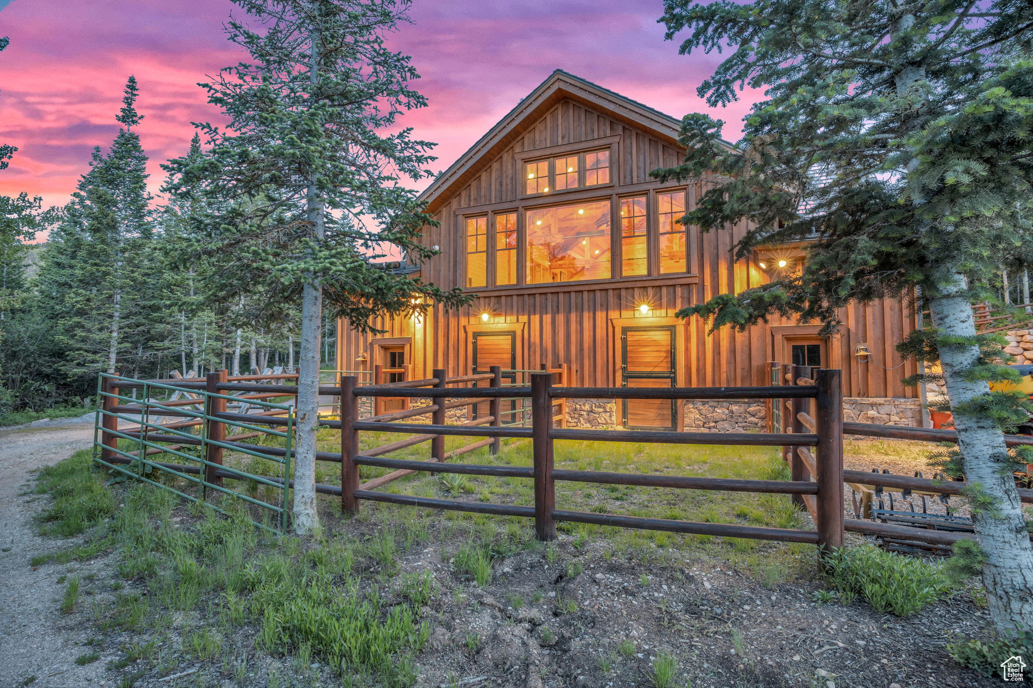 WHITE PINE RANCHES - Residential