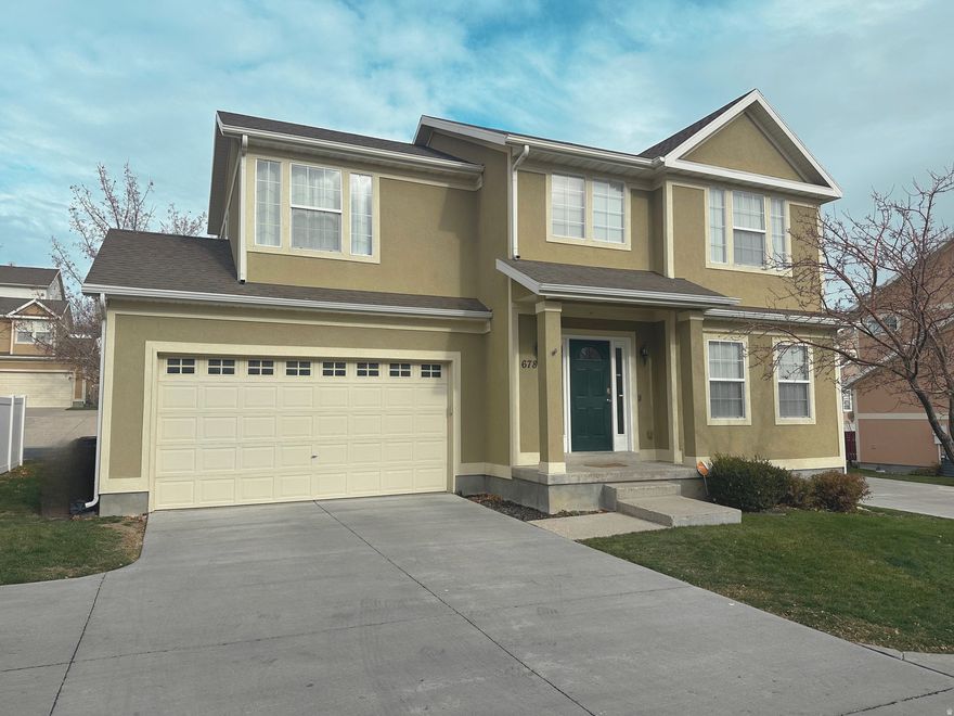 Step into this updated 2-story home . The kitchen features quartz countertops that gleam with modern style with stainless steel appliances. Enjoy low-maintenance living LVP flooring through out the main floor-perfect for busy households. Meticulously maintained and move-in ready, Upstairs you'll find a cozy reading nook, the laundry room and 3 bedrooms, including the primary suite. Save money on a gym membership and work out in the fitness room at the club house. and don't forget the pool maintained by the HOA that you'll be able to enjoy !!! A house with a thoughtful layout supports easy living and effortless entertaining, all in a well-cared-for package you'll be proud to call home.