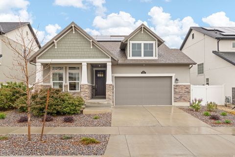 Photo of 152 E MEANDERING WAY, Saratoga Springs, UT 84045 (MLS # 2147987)