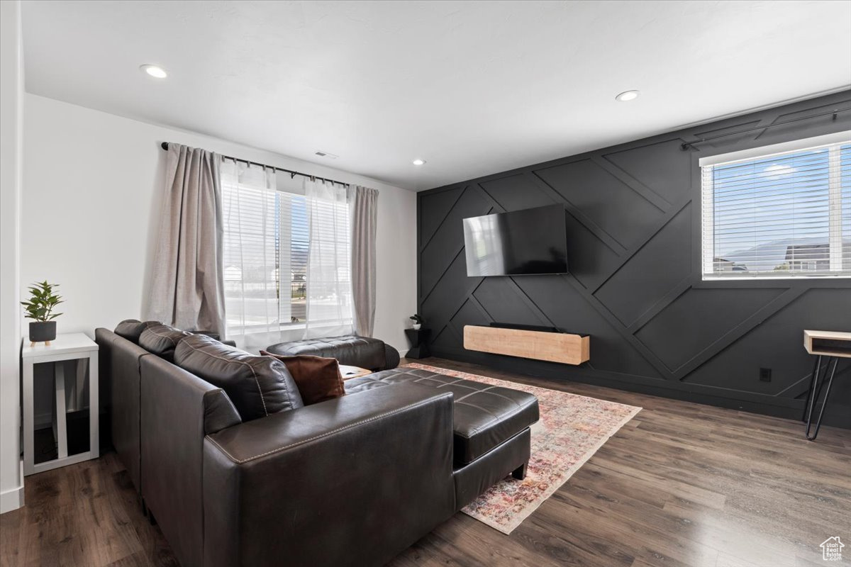 LAKESHORE LANDING - Residential