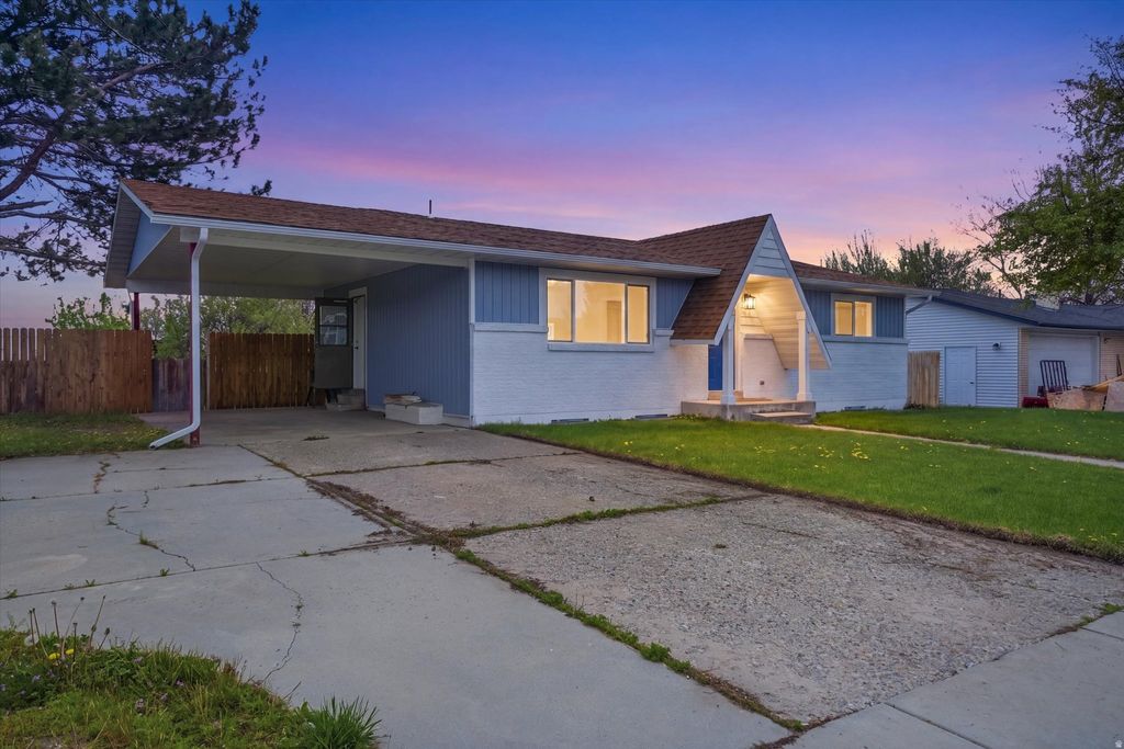 Photo of 82 E 450 S, Smithfield, UT 84335 (MLS # 2153617)