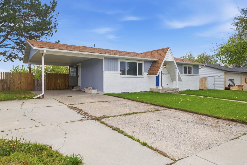 Photo of 82 E 450 S, Smithfield, UT 84335 (MLS # 2153617)