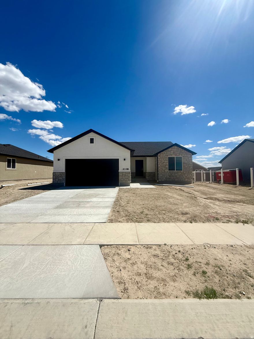 Quick move in, Beautiful Mountain Views. LVP, Soft close Cabinets, Tankless Water Heater, Ask about builder Incentives.