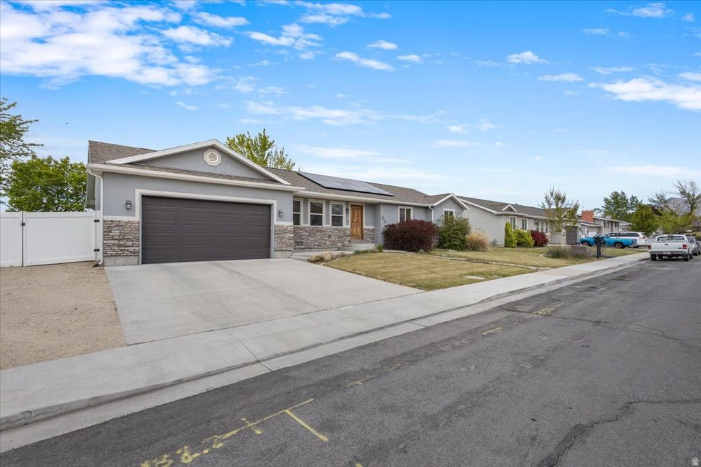 Photo of 978 S 190 W, Orem, UT 84058 (MLS # 2153512)
