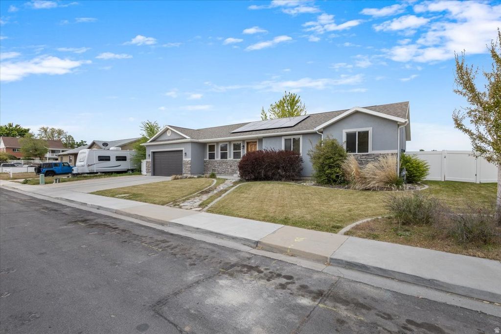 Photo of 978 S 190 W, Orem, UT 84058 (MLS # 2153512)