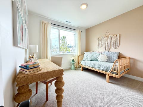 Tiny photo for 253 E VOLUNTEER DR #8-204, Spanish Fork, UT 84660 (MLS # 2163546)