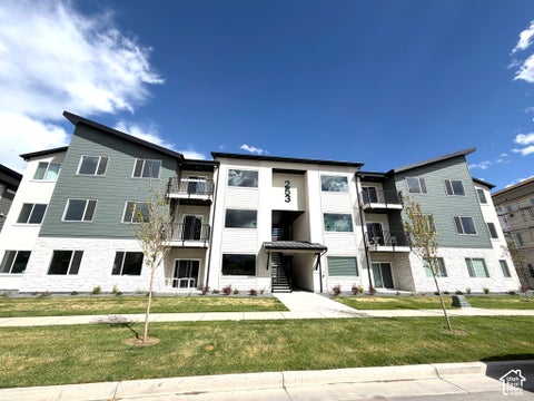 Tiny photo for 253 E VOLUNTEER DR #8-204, Spanish Fork, UT 84660 (MLS # 2163546)