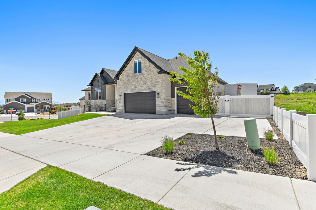 Photo of 12149 N CREEK MEADOW CT, Highland, UT 84003 (MLS # 2156104)