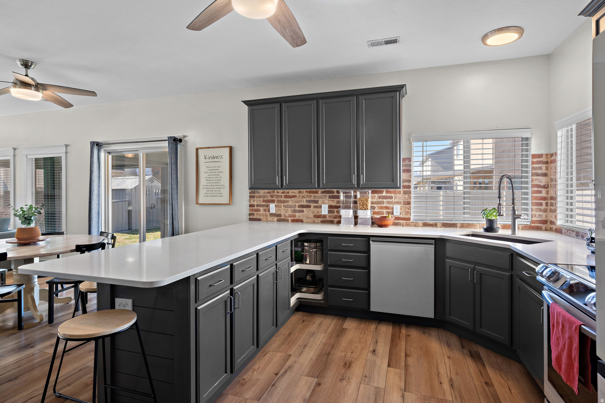 NORTH LAKE - Residential