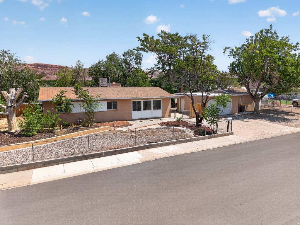Photo of 683 MOUNTAINVIEW DR, Moab, UT 84532 (MLS # 2177812)