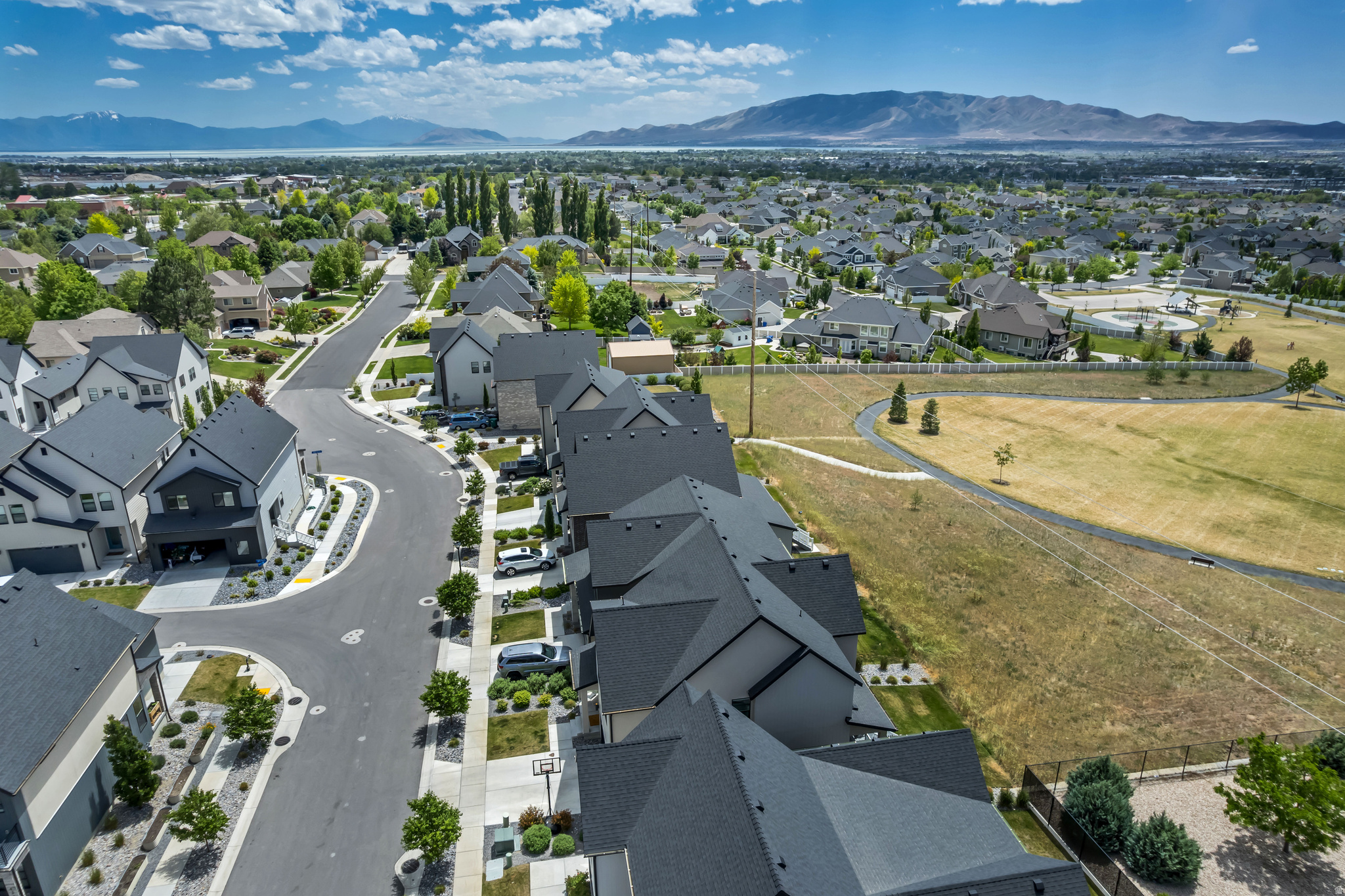 PARKVIEW COTTAGES - Residential
