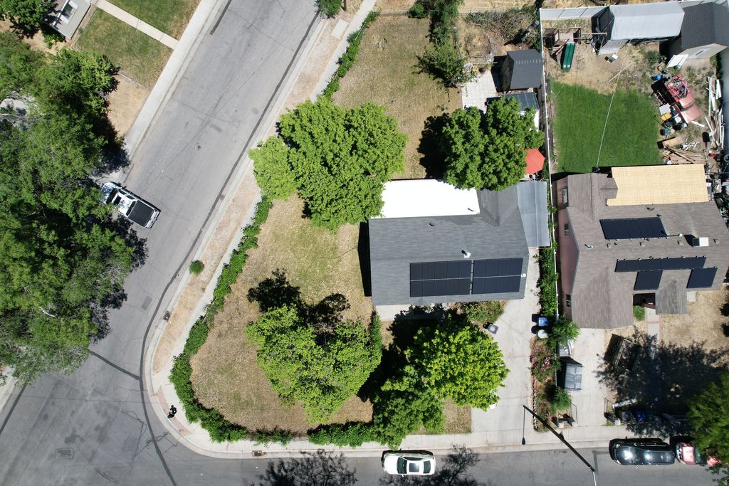 Photo of 1303 S STEWART ST, Salt Lake City, UT 84104 (MLS # 2168689)
