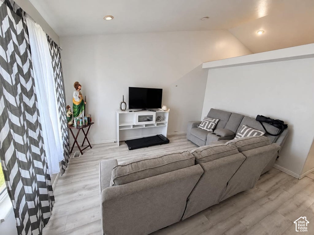 Photo of 558 E HIDDEN COVE LN, Lehi, UT 84043 (MLS # 2188997)