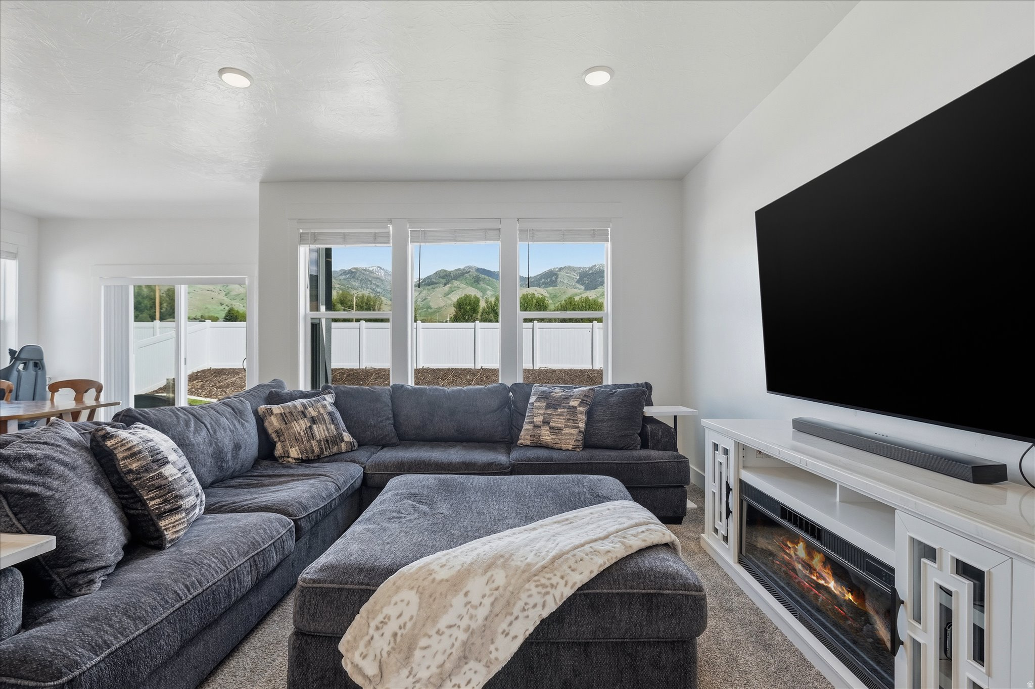 EAST VIEW LANDING - Residential