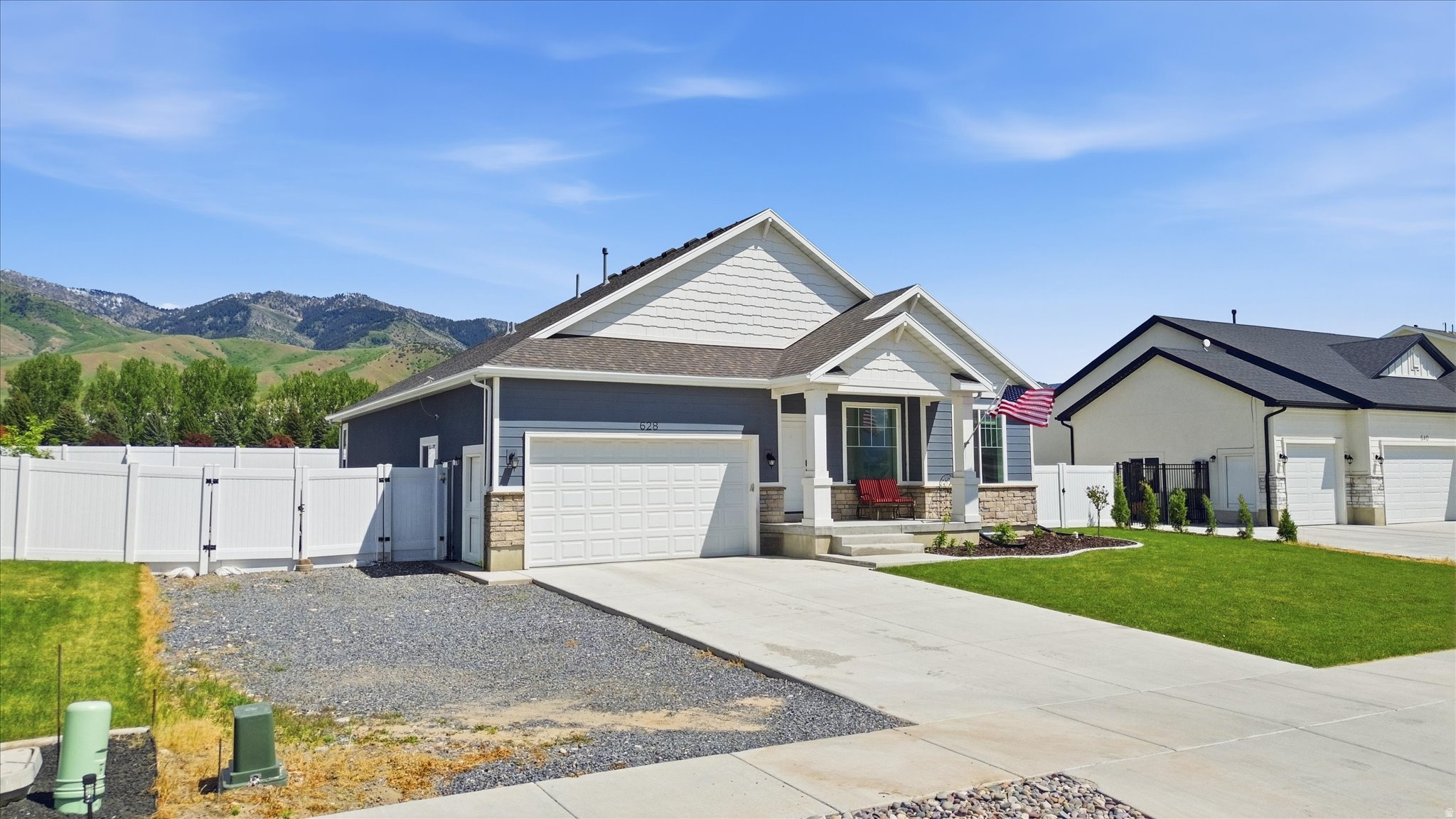 EAST VIEW LANDING - Residential