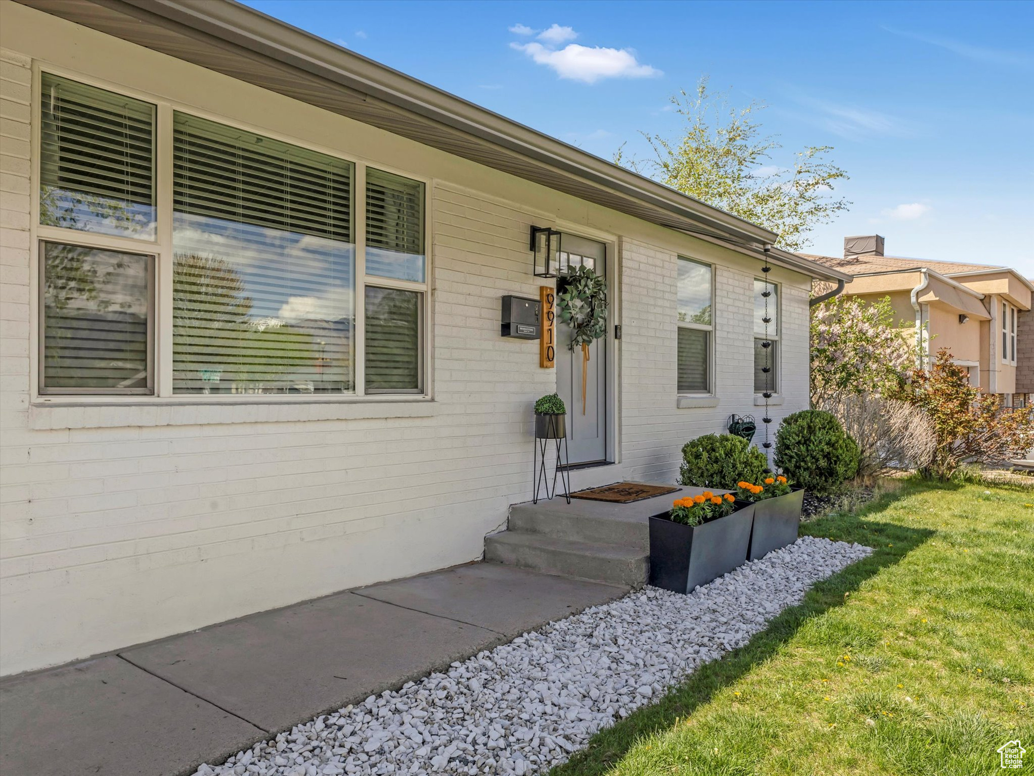 9910 S Darin Dr, Sandy, Utah image 2